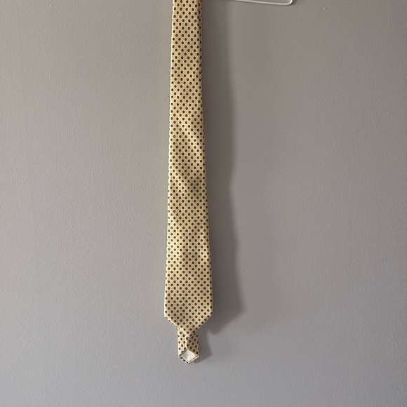 Christian Dior All Silk Tie butter yellow color w/ intricate small flower design - Picture 2 of 5